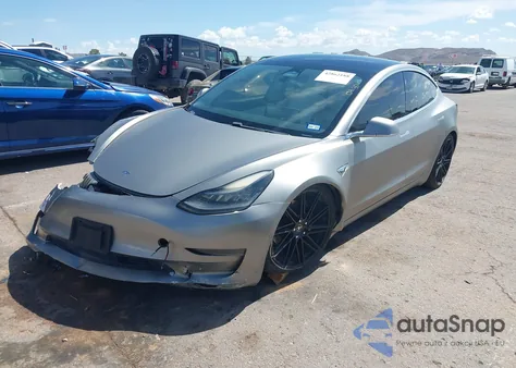 2019 Tesla Model 3 Long Range/Mid Range/Standard Range/Standard Range Plus z USA, uszkodzony, nr VIN 5YJ3E1EA8KF486356